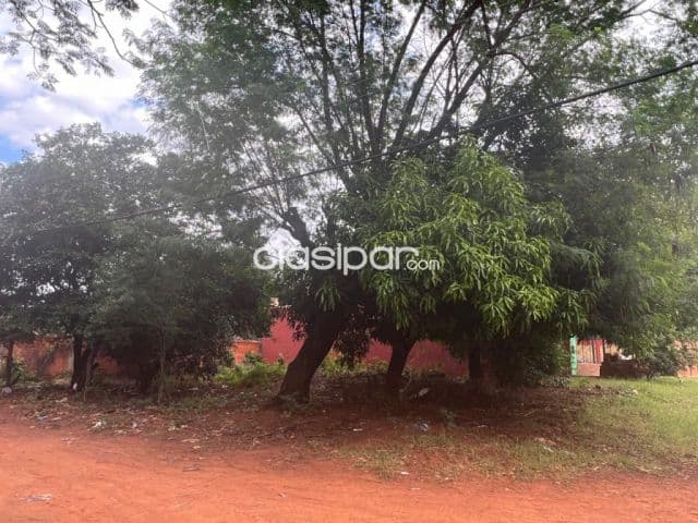 En Venta Terreno en Esquina en Luque V191