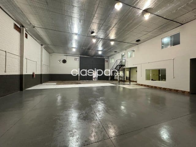 Depósito de 400m2 con Oficinas amobladas en Fernando de la Mora Zona Sur