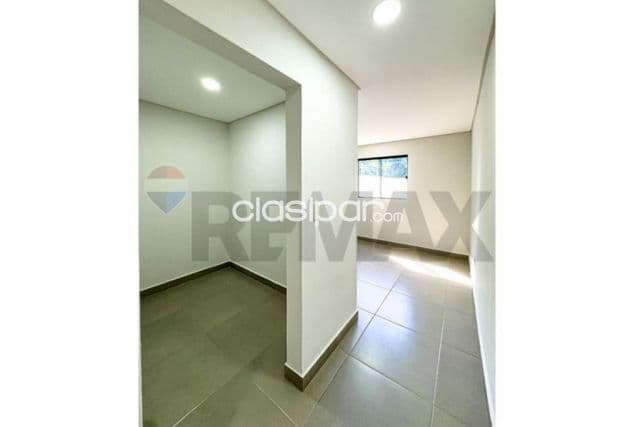 En venta Casa a estrenar en el centro de Lambaré