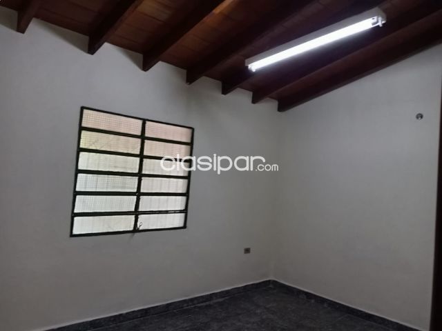 casa en esquina, ubicada en el centro de Villa Elisa COD 6933