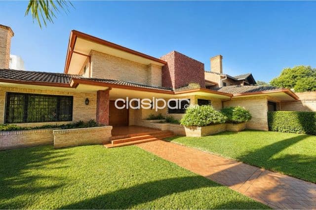 Residencia de categoría en Las Lomas Carmelitas Asunción