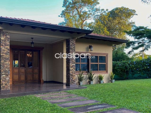 Residencia premium en Barrio Cerrado del Yacht Y Golf Club Paraguayo