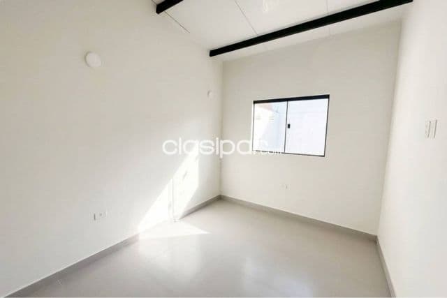 Chalet-Venta-Prof. Sara C. de Acosta, Marin Ka'aguy, Luque, Central