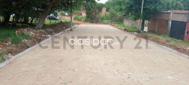 Terreno con Construcciones en esquina en el Barrio Yka’a- Luque, foto 1