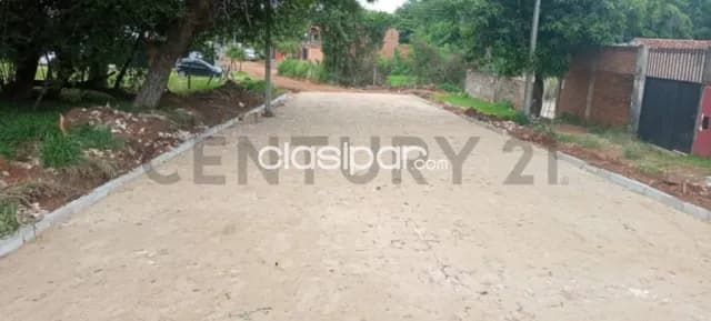 Terreno con Construcciones en esquina en el Barrio Yka’a- Luque, foto 2