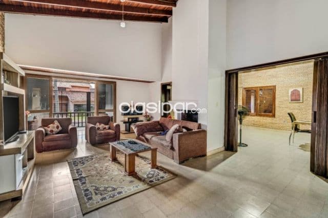 Amplia residencia en villa adela, Luque