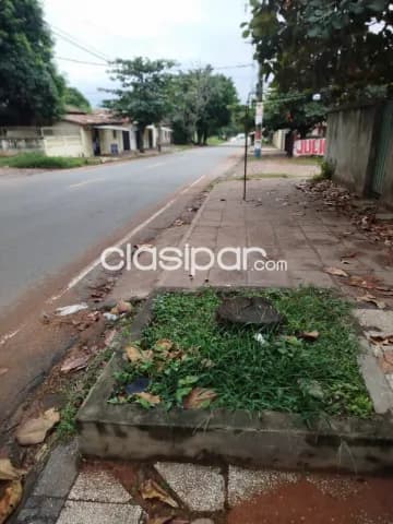 Casa con salon comercial sobre asfalto — foto 2