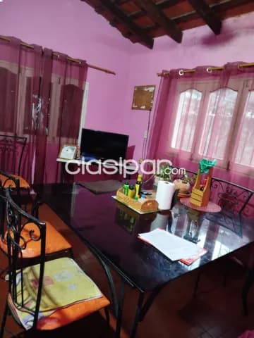 Casa con salon comercial sobre asfalto — foto 3