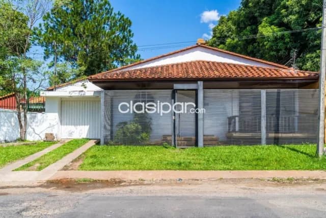 - Amplia residencia de 3 dormitorios ubicada en cuarto barrio Luque, foto 5