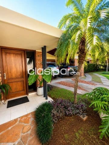 Imponente Residencia en Ycua Satí