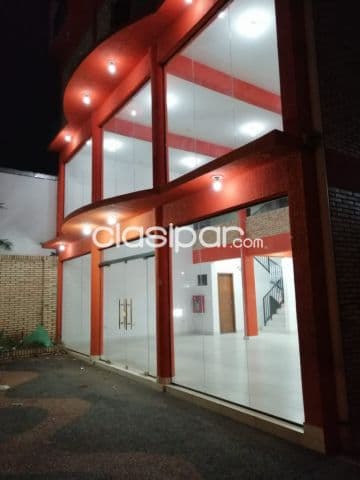 En alquiler depósito con show room en Luque‼️ c-1008