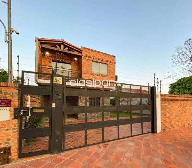 Hermosa y amplia casa de 3 dormitorios en barrio laurelty - Luque, zona superseis