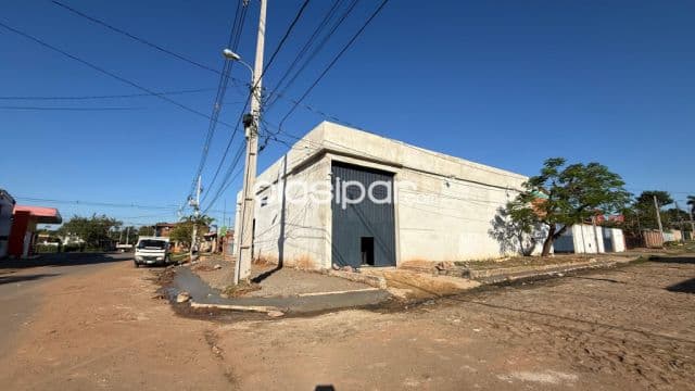 🏭 alquilo amplio tinglado en esquina en Luque – cod. 6991