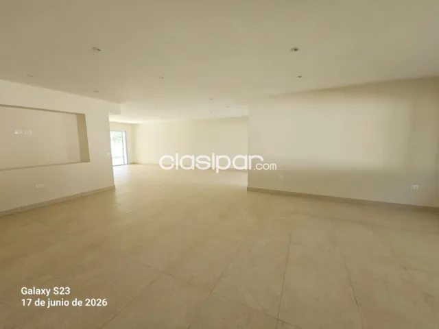 En alquiler casa de lujo con 4 dormitorios en suite zona Los Laureles Casa Rica — foto 5