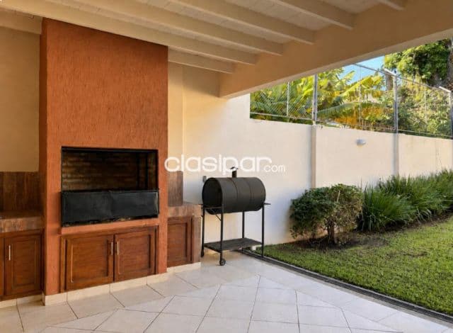 Casa semiamoblada en Lambare, zona residencial, Barrio Felicidad