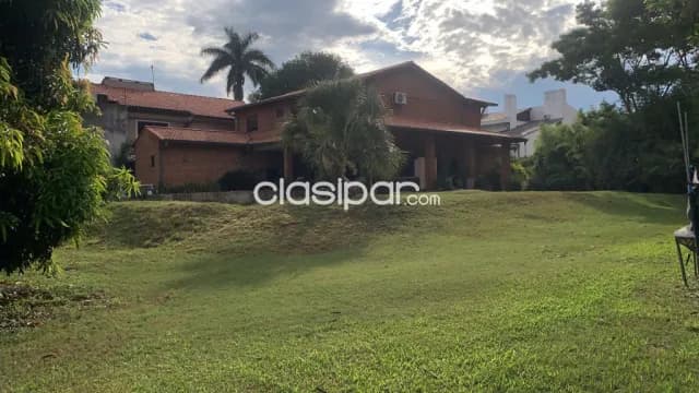 Mburucuyá, prox. Sma. Trinidad: Elegante residencia en venta, 4 suites, elegantes ambiente, foto 2