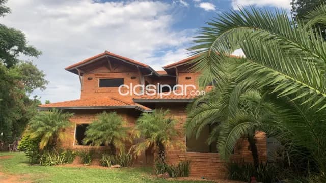 Mburucuyá, prox. Sma. Trinidad: Elegante residencia en venta, 4 suites, elegantes ambiente, foto 3