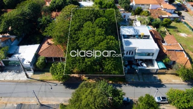 En venta amplio terreno en barrio los laureles