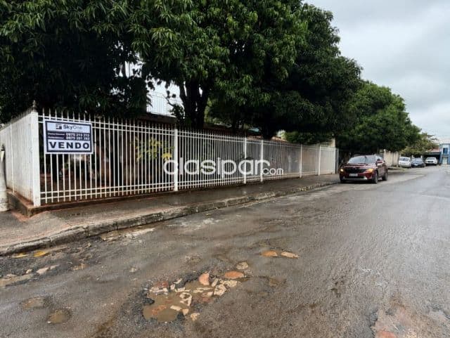 Casa a refaccionar o demoler en esquina en barrio salvador del mundo