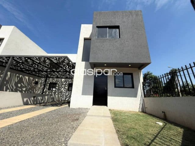Hermoso y amplio duplex de 3 dormitorios en barrio laurelty, Luque