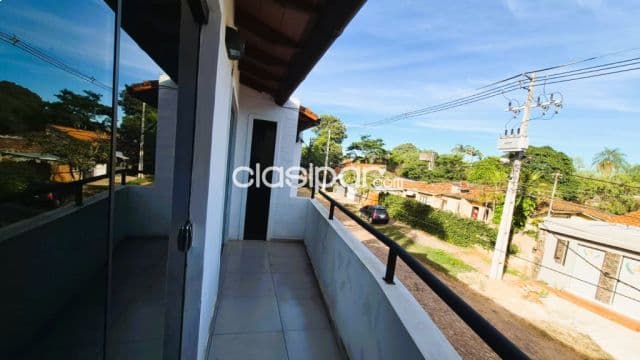 Alquilá para vivir con tu familia o para tu oficina en este dúplex de Lambaré