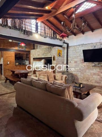 En venta hermosa casa en cuarto barrio, Luque