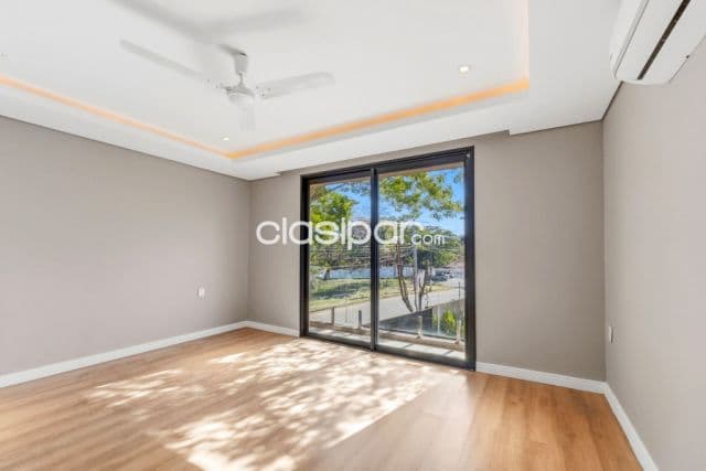Tríplex de lujo en barrio cerrado colinas del golf