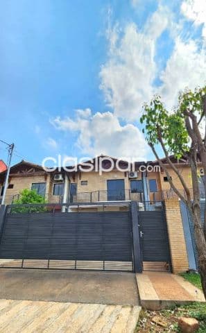 Hermoso duplex de 3 dormitorios y patio en loma merlo, Luque