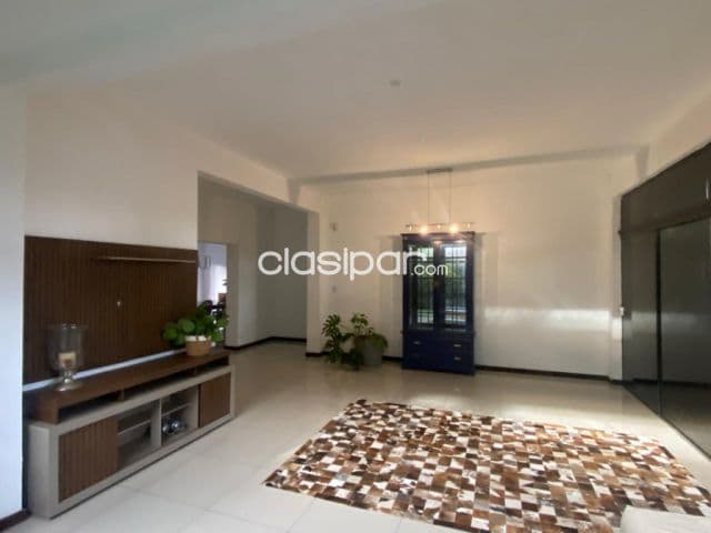 VENDO!! Importante residencia a terminar