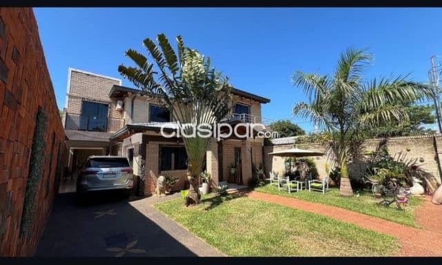 Casa de 4 dormitorios con excelente ubicación en barrio san isidro de San Lorenzo