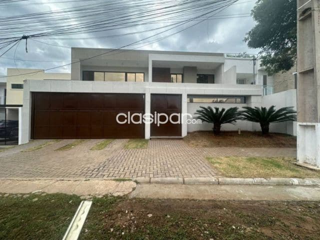 Imponente y lujosa residencia en Lambaré, zona del yacht y golf club, foto 1