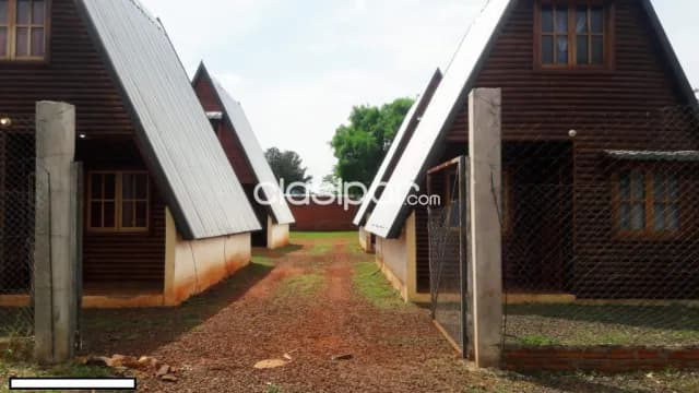4 cabañas amobladas en el barrio kennedy de Encarnación: 4 habitaciones y 4 baños — foto 2
