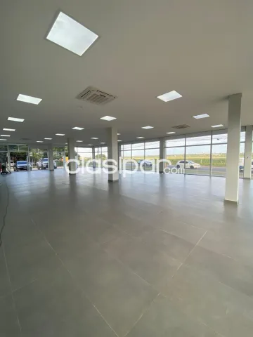 En alquiler showroom de 290 m2 en Luque — foto 2