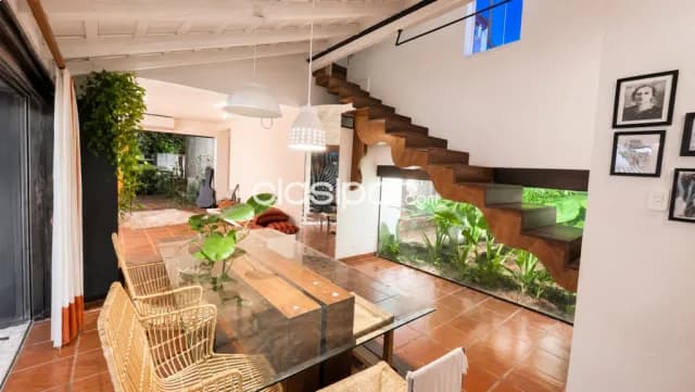 Casa Arte con 4 dormitorios y 2 cocheras en Venta, en el corazón de Barrio Jara — foto 3