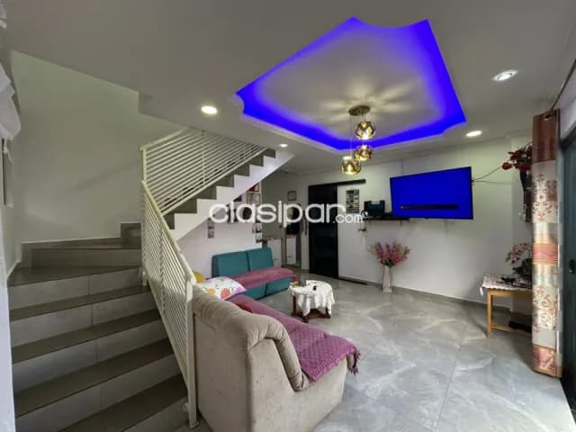 Casa con 2 Salones Comerciales y Departamento Independiente – Ciudad del Este, foto 4
