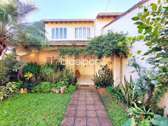 Casa en barrio san vicente!!