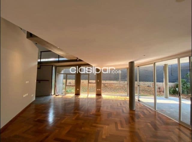 Exclusiva Casa de Diseño en el Barrio Carmelitas - CLHO8432223 — foto 1