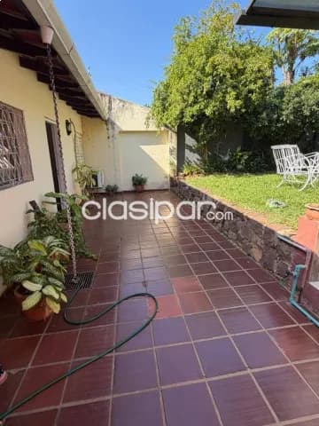 casa de 3 habitaciones con piscina en barrio Cerro Cora Lambare, foto 3