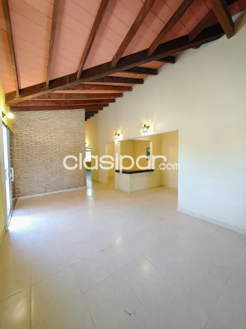 Casa en Mariano Roque Alonso, Piscina, Quincho 4 Dormitorios 441 m2 Terreno, foto 2