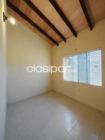 Casa en Mariano Roque Alonso, Piscina, Quincho 4 Dormitorios 441 m2 Terreno, foto 4