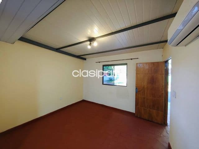 Casa chalet en asuncion loma pyta 2 dormitorios cochera aires wify condominio