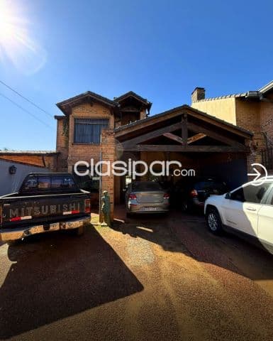 En venta amplia casa en el barrio Mbocayaty de Asunción