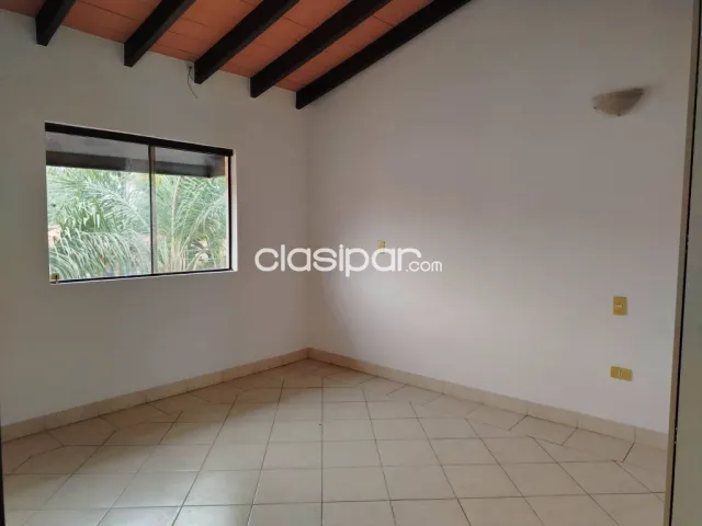 Casa de 3 Dormitorios en Condominio Cerrado zona centro de Luque con piscina, foto 3
