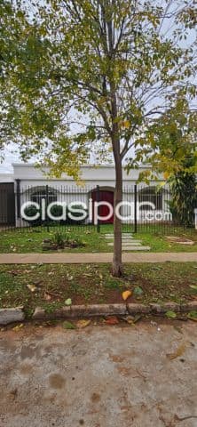 Bº los laureles: Elegante residencia, 3 dormit, escritorio, amplia recepción, quincho, jar