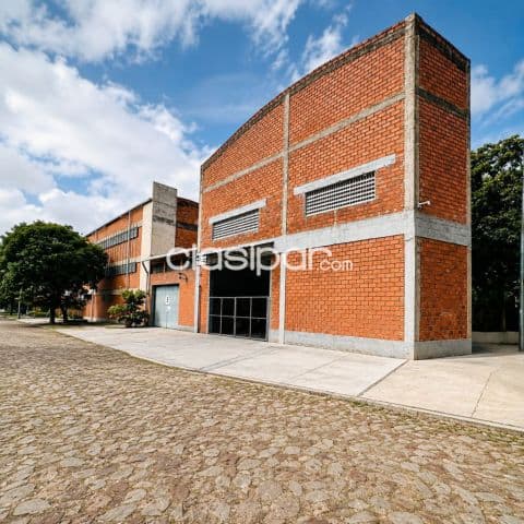 Bº nazaret, tembetary: 2 depósitos en alquiler 1.066 m2, y 802 m2, montacargas, oficina