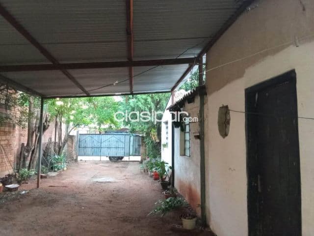 Casa de 2 dormitorios en zona Luisito de San Lorenzo a media cuadra de Calle la Bras