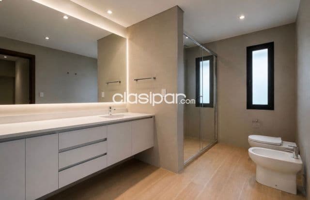 hermosa casa con piscina a estrenar en Mburucuyá Asunción