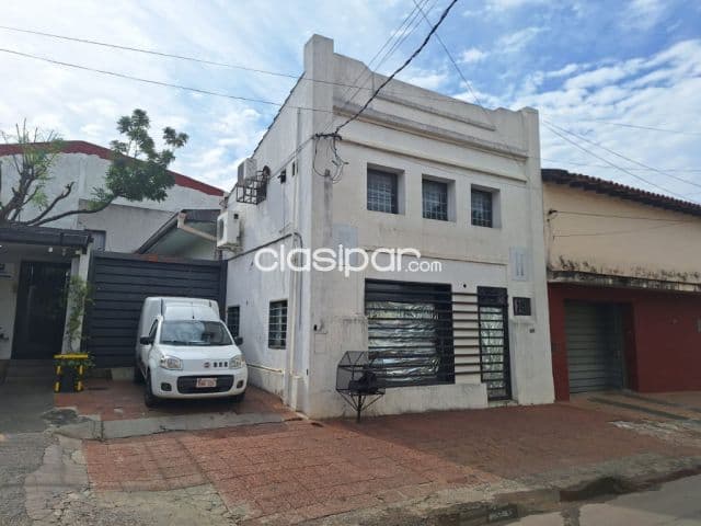 Depósito con equipo de panadería en Asunción