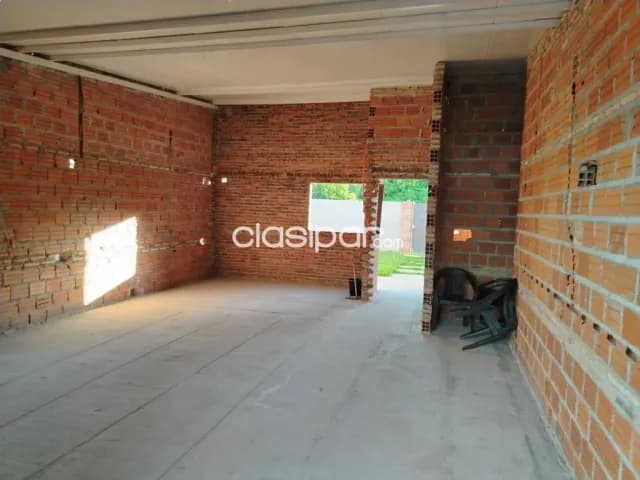 Ñemby hermosa casa a terminar, foto 3