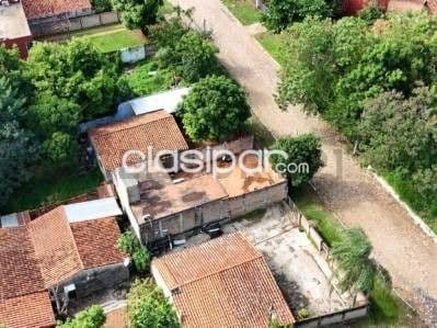 Terreno con Construcciones en esquina en el Barrio Yka’a- Luque